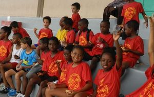 Les petits vous saluent bien