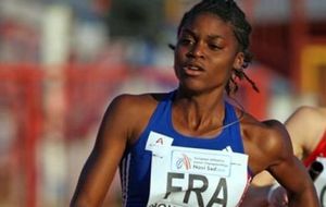 En bleu : Lénora, Justine et Ludgi