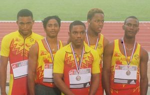 Charléty 2005 - Le 4x100 junior en argent (Kevin Catol / JC Opique / Cédrick Raymond / Dimitri Bascou / Jérémy Sigère)