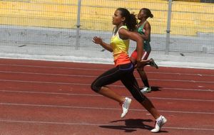 1er tour CARIFTA - 200m moins de 17ans - Maëva