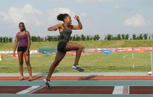 France CA/JU - 17 juillet - Prises de marques au stade, Emeline et Axelle