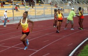 10 nov. Louis Achille - Relais MIF - Naïma sur 200m