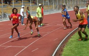 10 nov. Louis Achille - Relais MIF - Cassandra au départ de son 800