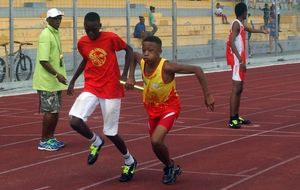 10 nov. Louis Achille - Relais MIM - Kéziah pour Eldrick au départ du 2e 800