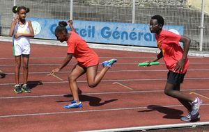 8 déc. Louis Achille - Relais BEF - Adeline (200m) pour Coraline (100m)