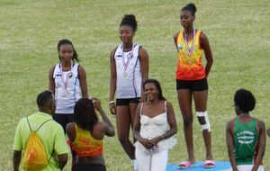 Champ. CA/JU/ES - Podium triple saut cadettes avec Adeline