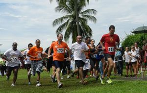 Cross Cigogne 2014 - Course des parents en sortant du raid de Morne-Pitault pour JB